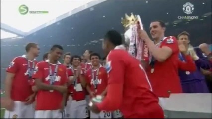 Манчестър Юнайтед вдига трофея 2010/2011||hd