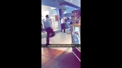 Жена помага за залавяне на крадец в мола