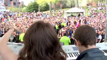 Karmin Performs with The Roots