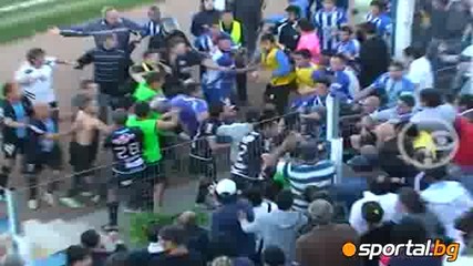 Меле между футболисти и фенове в Уругвай