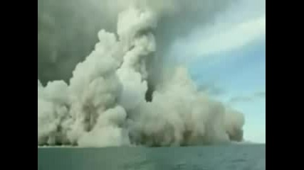 Подводен вулкан изригва - Тонга