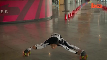 7-годишен постави нов световен рекорд на лимбо скейтинг!