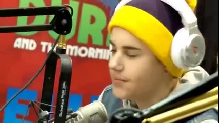 Колко сладко! Justin Bieber, засрамен повреме на интервю!