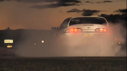 Toyota Supra Burnout На забавен кадър 