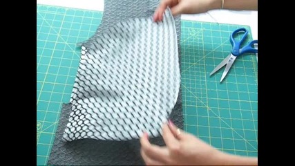 Как да си направим якее и то готино Holidays 2010 - How To Make a Lined Hoodie