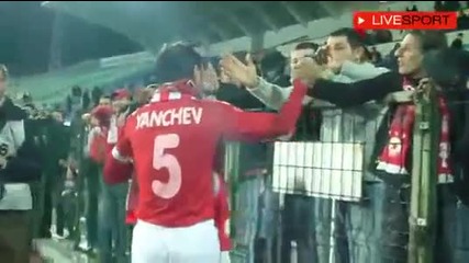 Радостта на играчите след победата над Левски