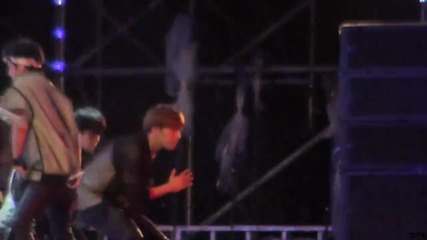 150723 Infinite - Back Sunggyu ver. fall @ Lovely Young Concert