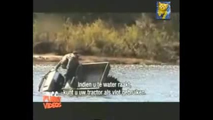 Как обърнаха тракторчето в реката 