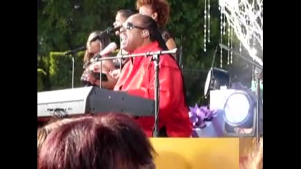 Stevie Wonder - What Christmas Means To Me - Disneyland 