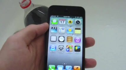 Луд тества iphone5 като го залива с Coca Cola