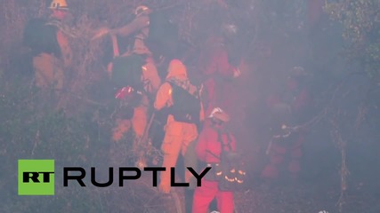 USA: Firefighters battle 350-acre brush fire in Santa Clarita
