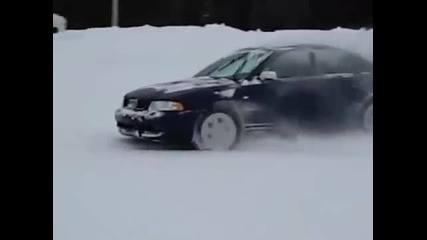 Audi S4 B5 Се Върти В Снега