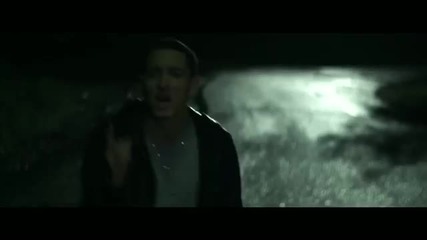 Превод! Eminem - Space Bound
