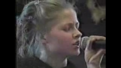 Малката Avril Пее - How Do I Live - Leann Rime
