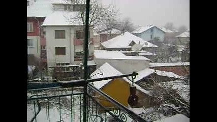 Коледа идва! (гледайте до край!)сняг в Враца :)