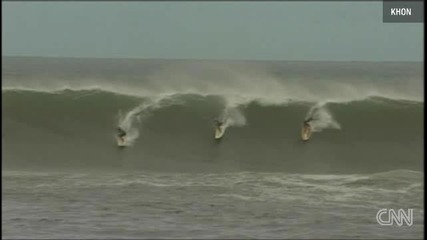 Луди Сърфисти (на 25 ноември) карат сърф (в лошо време) 