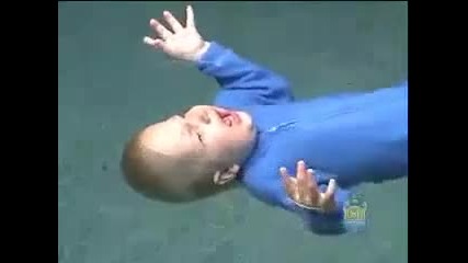 бебето плувец !!!