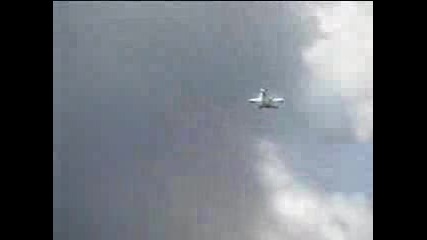 F - 18 Преминава Звуковата Бариера