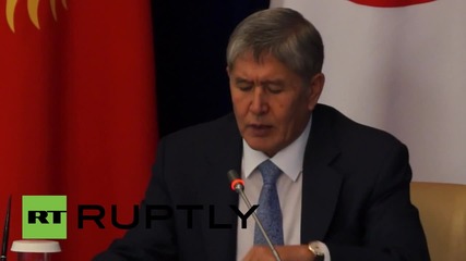 Kyrgyzstan: Atambayev welcomes Japanese PM Abe with military honours