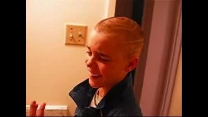 Jutin Bieber пее в банята - Back at One - Brian Mcknight 