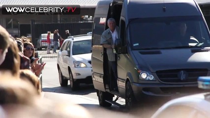 Justin Bieber surprise street performance for fans leaving 'tonight show with Jay Leno'
