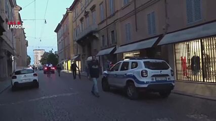 Кола се вряза в пешеходци в Модена, има пострадали