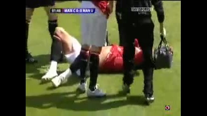 Майкъл Бол рита Кристиано Роналдо в стомаха!много болезнено.
