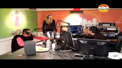 Чисто гола блондинка в Pro Fm! - 2 Част 