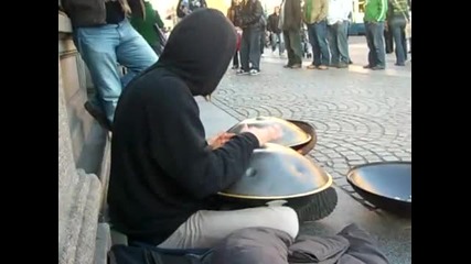 музика от Hang Drum в Амстердам