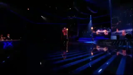 Джъстин пее Mistletoe в X- Factor U K ( 4.12.2011 )