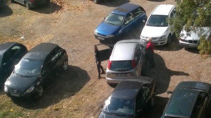 Две жени паркират! Смях