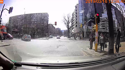 В събота всички бързат по обяд, а пешеходците нямат резервни части!