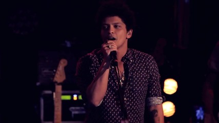 Bruno Mars - Locked out of Heaven [live in Paris]