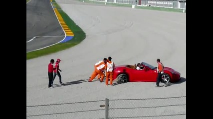 Кретени Затъват с Ferrari в Чакъл ( Felipe Massa, Fernando Alonso ) 