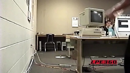 Трошене на компютър в кабинета по компютри/учителят го изгони заради строшеният компютър!