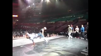 Justin Bieber и танцьорите му