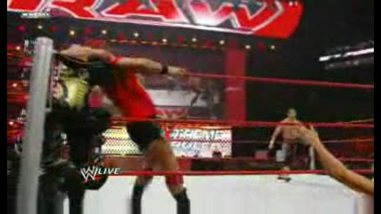 Raw 25/05/09 Santino & Mickie James vs Chavo & Beth Phoenix