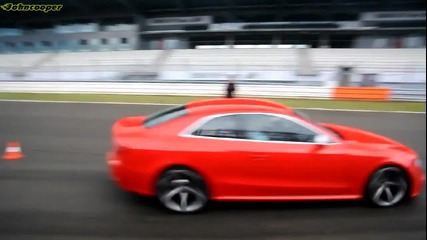 Пет червени Audi Rs5