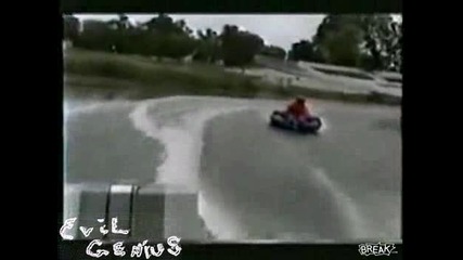 Водна Разходка, Завършваща С Катастрофа В Лодка!