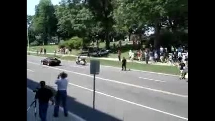Баща спасява дечицата си от ненормалник с ферари 