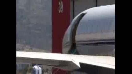 Miley Cyrus Flies Away To Nashville - 12.04.2008
