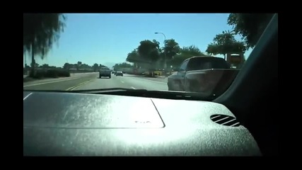 Реакция на луди пичове за Mustang Gt срещу Nissan 350z