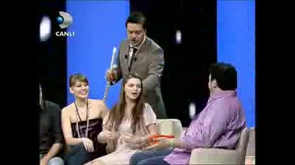 Kavak Yeleri (me4tateli) - Денис, Аслъ и Мине в Шоуто на Сахан Смях с хелий 