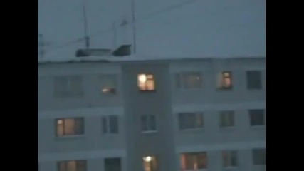 Ненормални руснаци скачат от 5 етаж !