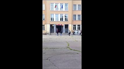 Едно велико училище в миналото, което умира