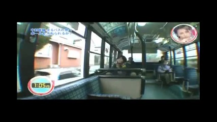 Изумително- китаец вкарва изритана топка в минаващ рейс !