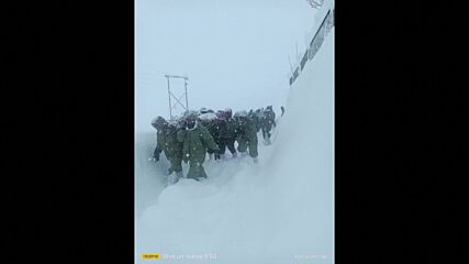 Най-малко 47 души са затрупани след срутването на хималайски ледник