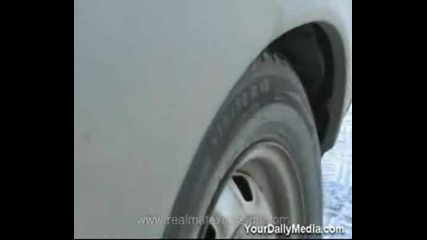 Зверски субуфер в кола - Ще и падне чистачката 