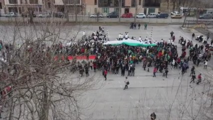 900 ученици с рекорд за най-голямо българско знаме