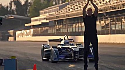 Damien Walters: Прескок на болид на Формула E със задно салто!